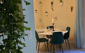 Joli Studio Renove Situe Au Pied Des Thermes